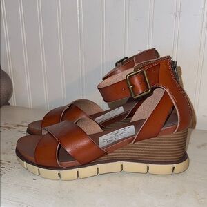 NWT Mia Lauri Wedge sandals size 8.5